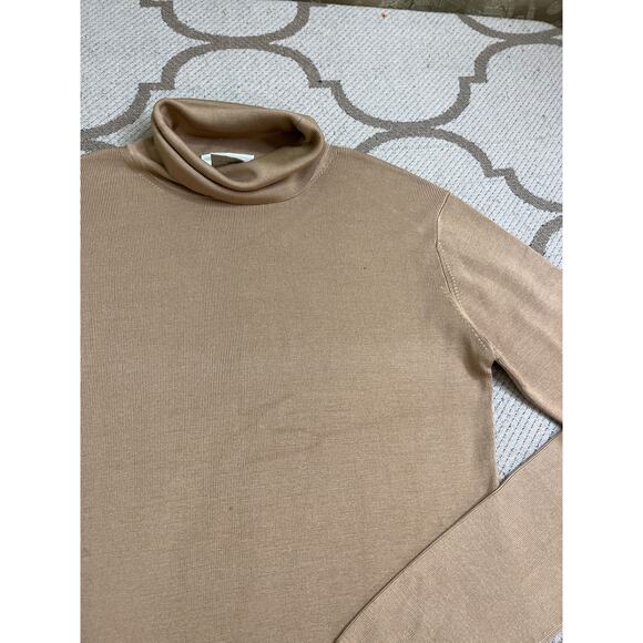 Neiman Marcus exclusive silk spandex blend turtleneck sweater, size medium - Picture 7 of 8